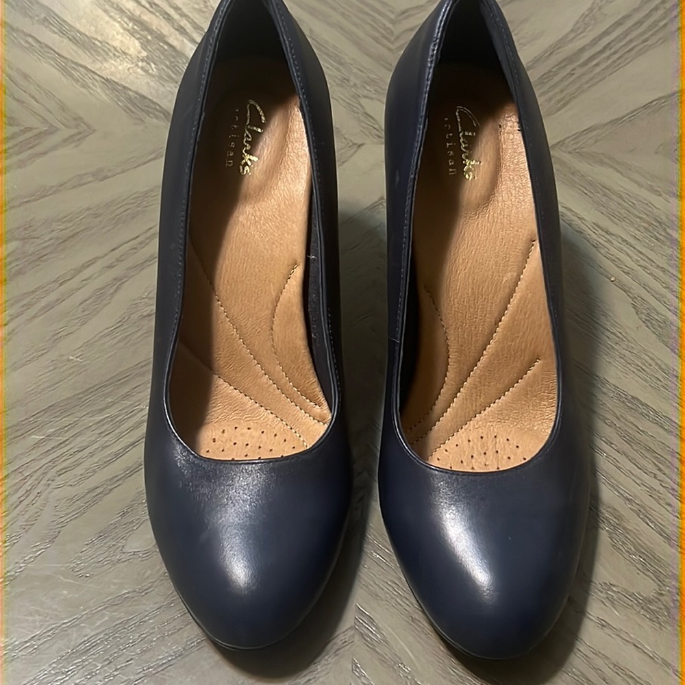 Navy leather Clarks high heeled shoes.